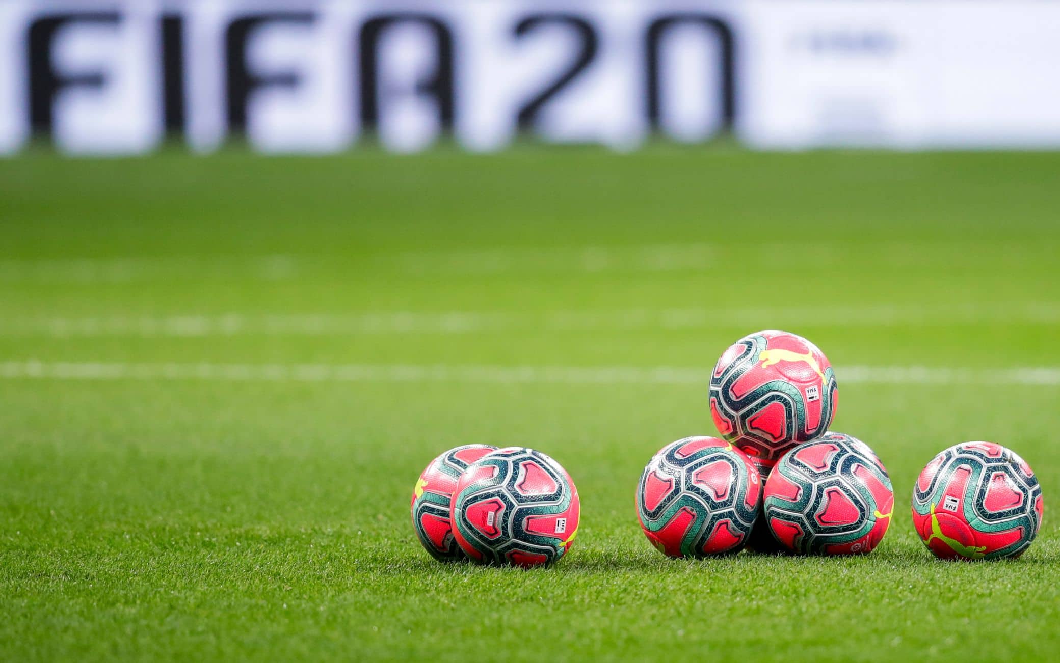 Il nuovo pallone invernale rosa della Liga
