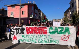 Il corteo organizzato dai centri sociali per protestare contro la presenza di operatori di Israele alla Fiera VicenzaOro, Vicenza, 20 gennaio 2024. TELEGRAM CENTRI SOCIALI +++ATTENZIONE LA FOTO NON PUO' ESSERE PUBBLICATA O RIPRODOTTA SENZA L'AUTORIZZAZIONE DELLA FONTE DI ORIGINE CUI SI RINVIA+++NPK++
