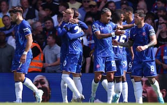 epa11577483 Chelsea players celebrate after team mate Nicolas Jackson scored the 1-0 opening goal during the English Premier League soccer match between Chelsea and Crystal Palace at Stamford Bridge in London, Britain, 01 September 2024.  EPA/ANDY RAIN EDITORIAL USE ONLY. No use with unauthorized audio, video, data, fixture lists, club/league logos, 'live' services or NFTs. Online in-match use limited to 120 images, no video emulation. No use in betting, games or single club/league/player publications.