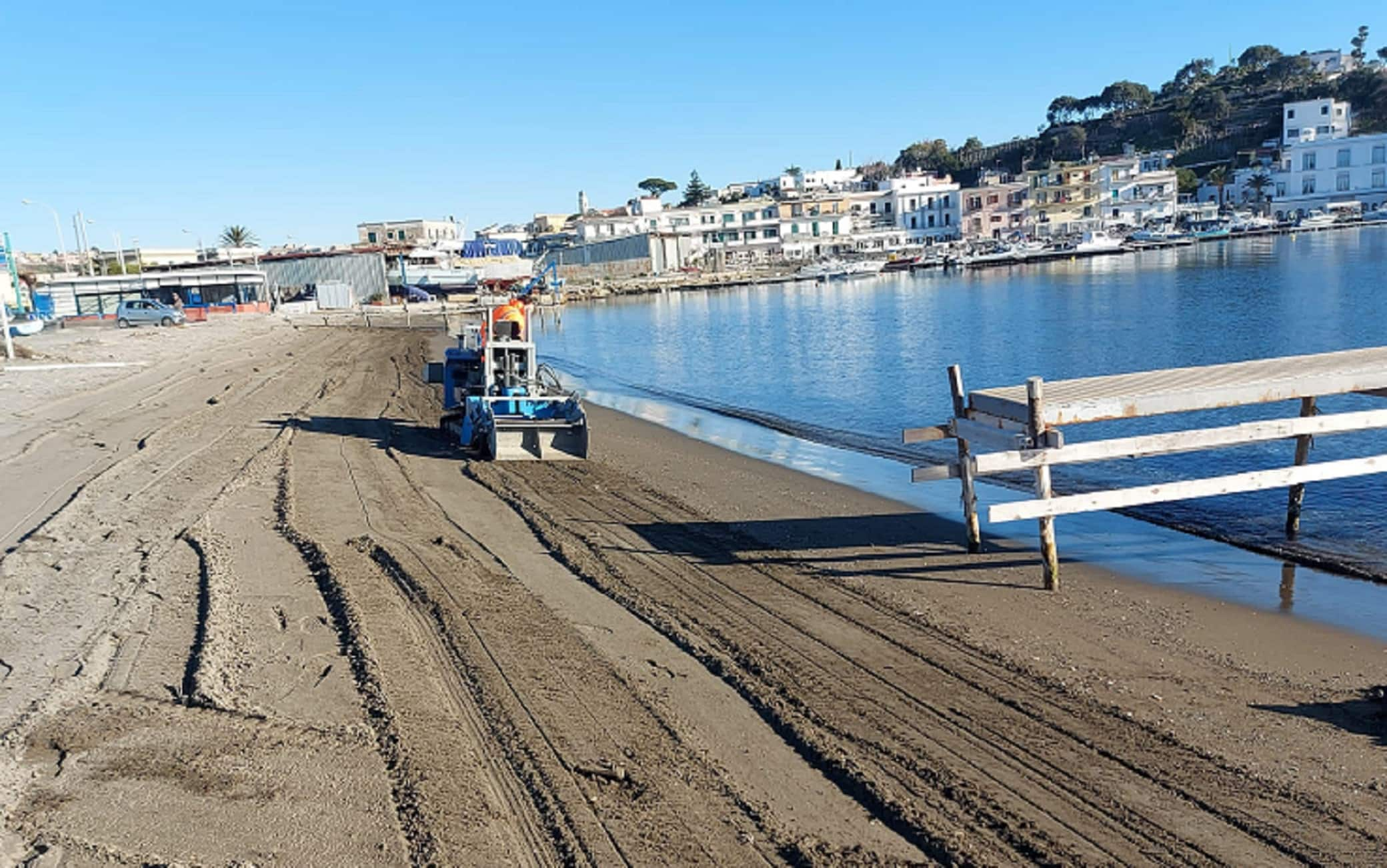 Bacoli, la spiaggia di Casevecchie riapre al pubblico dopo 50 anni | Sky  TG24