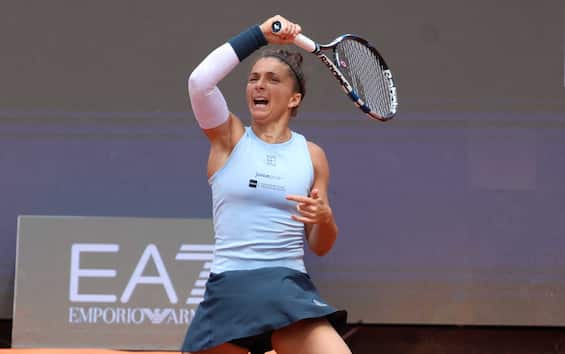 https://static.sky.it/editorialimages/247028cb2ee40368cc4ed77ab6670ae00de01883/skysport/it/tennis/video/2025/05/07/errani-osaka-wta-roma-risultato-highlights/errani_ipa_2.jpg?im=Resize,width=565
