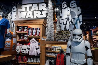 Chicago, USA.  17 December 2015. The city of Chicago awaits the opening of the new movie, "Star Wars, The Force Awakens". Credit:  Stephen Chung / Alamy Live News