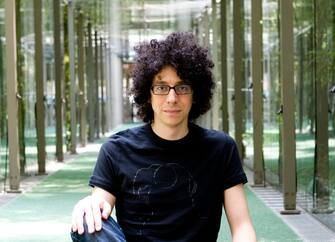 Giovanni Allevi, Italian pianist, composer, musician, portrait, Milan, Italy, 10th May 2008. (Photo by Leonardo Cendamo/Getty Images)