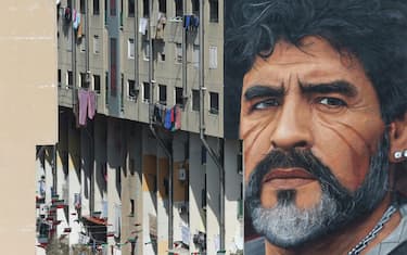 NAPOLI, ITALY - 2017/03/24: Giant Diego Armando Maradona murals, in the popular neighborhood of San Giovanni a Teduccio, painted by the artist Jorit. (Photo by Marco Cantile/LightRocket via Getty Images)