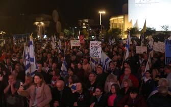 epa11092451 Protesters during a demonstration against Israeli Prime Minister Benjamin Netanyahu s government in Habima square in Tel Aviv, Israel , 20 January 2023. More than 24,700 Palestinians and at least 1,300 Israelis have been killed, according to the Palestinian Health Ministry and the Israel Defense Forces (IDF), since Hamas militants launched an attack against Israel from the Gaza Strip on 07 October, and the Israeli operations in Gaza and the West Bank which followed it.  EPA/ABIR SULTAN