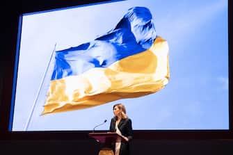 Un lungo applauso e una standing ovation hanno accolto la First Lady ucraina Olena Zelenska al Congresso Usa