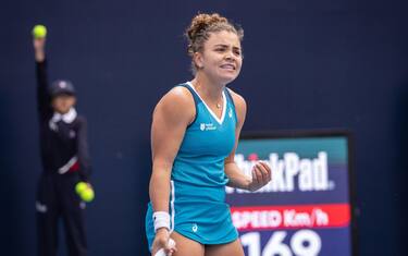 Paolini saluta ai quarti: vince Zheng in 3 set