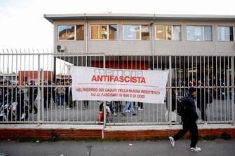 Protesta organizzata dai sindacati contro la commemorazione di Sergio Ramelli all'Itis Molinari a Milano, 13 marzo 2023.ANSA/MOURAD BALTI TOUATI

