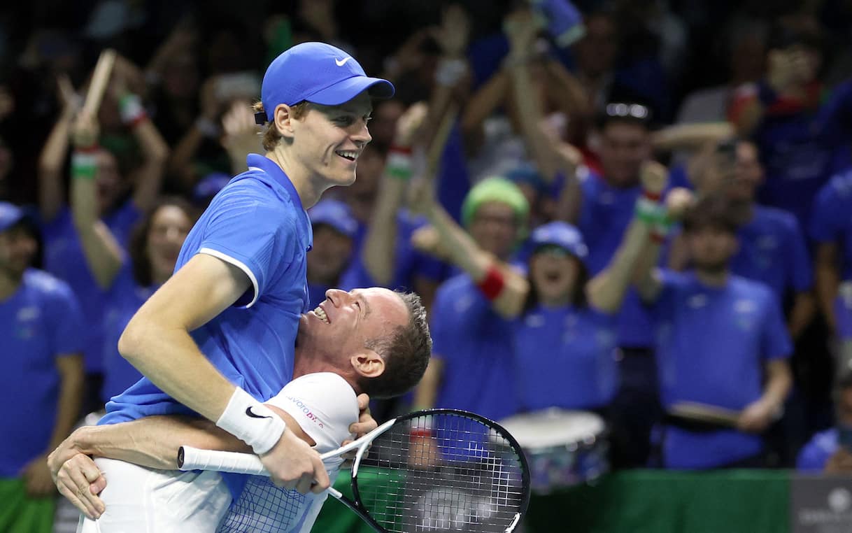 https://static.sky.it/editorialimages/2510a3e48e6cb1d30dc2e8ca6765ecc6e96c2a08/skysport/it/tennis/video/2025/10/21/sinner-coppa-davis-bertolucci-commento-video/sinner_volandri_getty_italia.jpg?im=Resize,width=1218