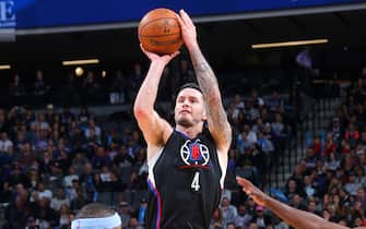 SACRAMENTO, CA - NOVEMBER 18: J.J. Redick #4 of the Los Angeles Clippers shoots a three pointer against the Sacramento Kings on November 18, 2016 at Golden 1 Center in Sacramento, California. NOTE TO USER: User expressly acknowledges and agrees that, by downloading and or using this photograph, User is consenting to the terms and conditions of the Getty Images Agreement. Mandatory Copyright Notice: Copyright 2016 NBAE (Photo by Rocky Widner/NBAE via Getty Images)