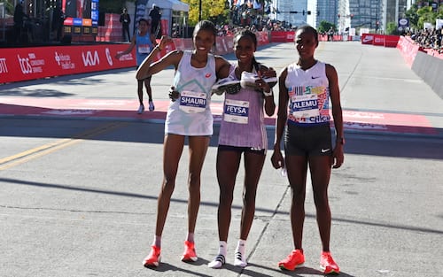 epa12449082 (L-R) Third placed Magdalena Shauri of Tanzania, winner Hawi Feysa-Gejia of Ethiopia, and second placed Megertu Alemu of Ethiopia pose after finishing the Chicago Marathon in Chicago, Illinois, USA, 12 October 2025. Some 53 thousand runners participated in the 2025 Chicago Marathon.  EPA/MATT MARTON
