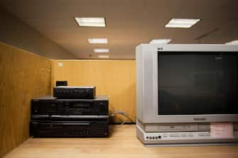 An outdated VCR system connected to a boxy television on a table, 2016. Courtesy Eric Chen.