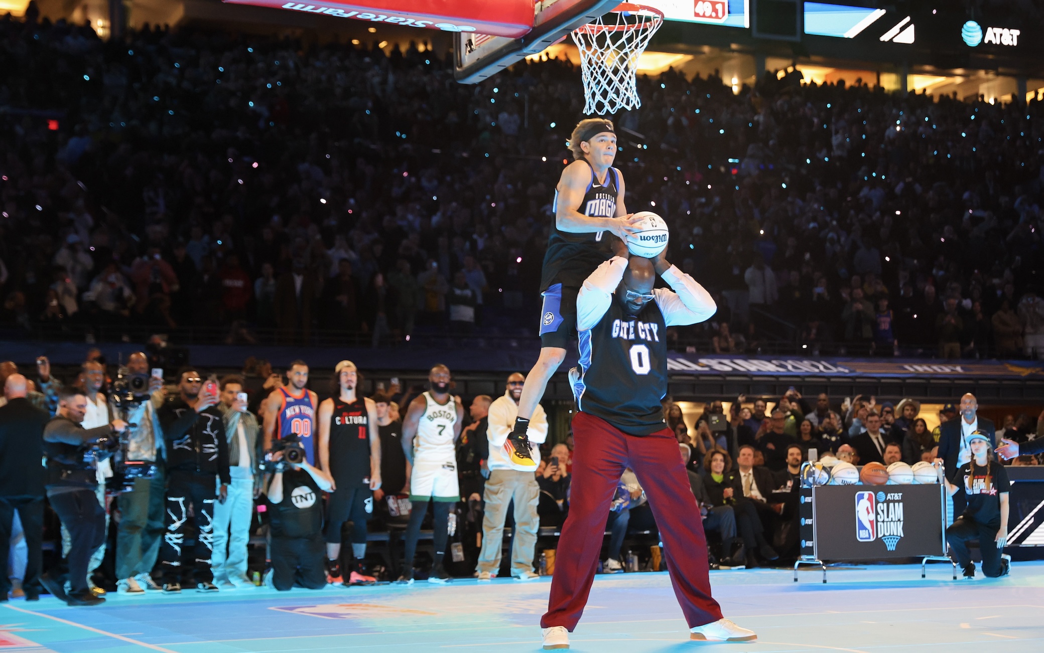 Nba, All Star Game Mac McClung vince la gara delle schiacciate 2024