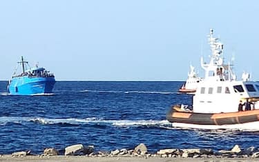 Il peschereccio con 573 migranti partito dalla Libia arriva a Lampedusa, 27 novembre 2023.
ANSA/Elio Desiderio