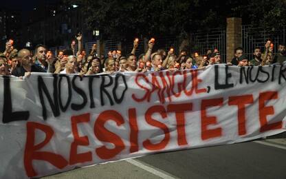 Scampia, fiaccolata per le vittime alla Vela Celeste. FOTO