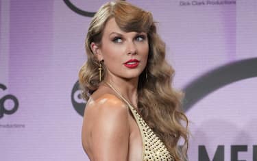 Taylor Swift at the 2022 American Music Awards - Press Room held at the Microsoft Theater in Los Angeles, CA on Sunday, ​November 20, 2022. (Photo By Sthanlee B. Mirador/Sipa USA)