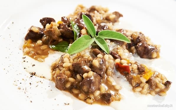 Orzotto con germano reale, salsa di squacquerone e macis