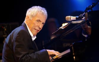 epa01792100 US pianist and composer Burt Bacharach performs at the 34th North Sea Jazz Festival in Rotterdam, Netherlands, 11 July 2009.  EPA/ROBERT VOS