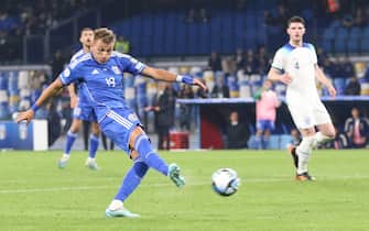  Italy s forward Mateo Retegui  scores the goal  during the UEFA EURO 2024 qualification soccer match between Italy and England at the Diego Armando Maradona stadium in Naples, Italy, 23 March 2023. ANSA/CESARE ABBATE