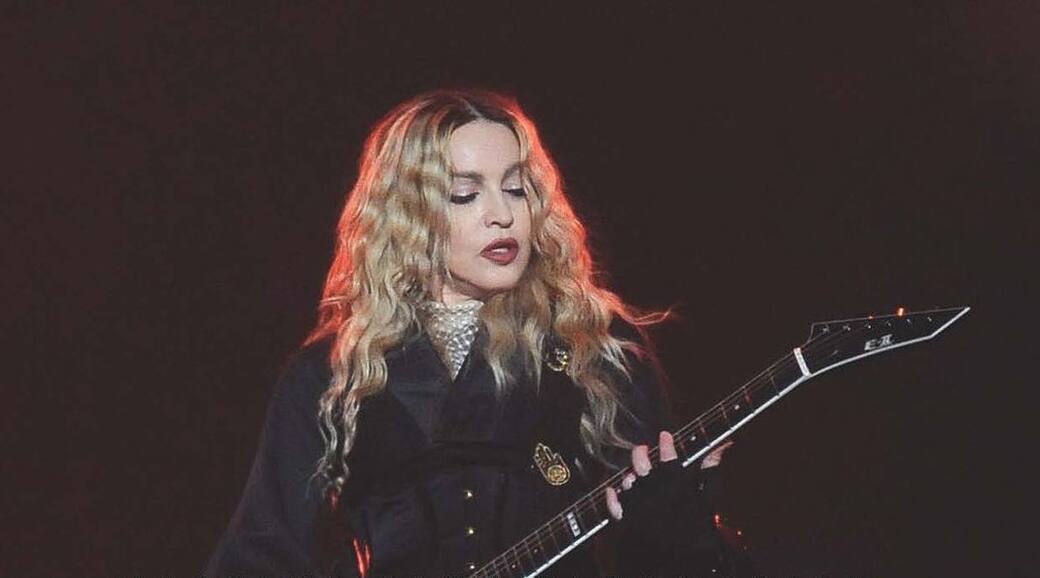 Massimiliano-Stramaglia-Madonna.-Un’icona-di-musica-moda-arte-stile-cinema-e-cultura-popolare-Arcana-2020-dettaglio-della-copertina.jpg