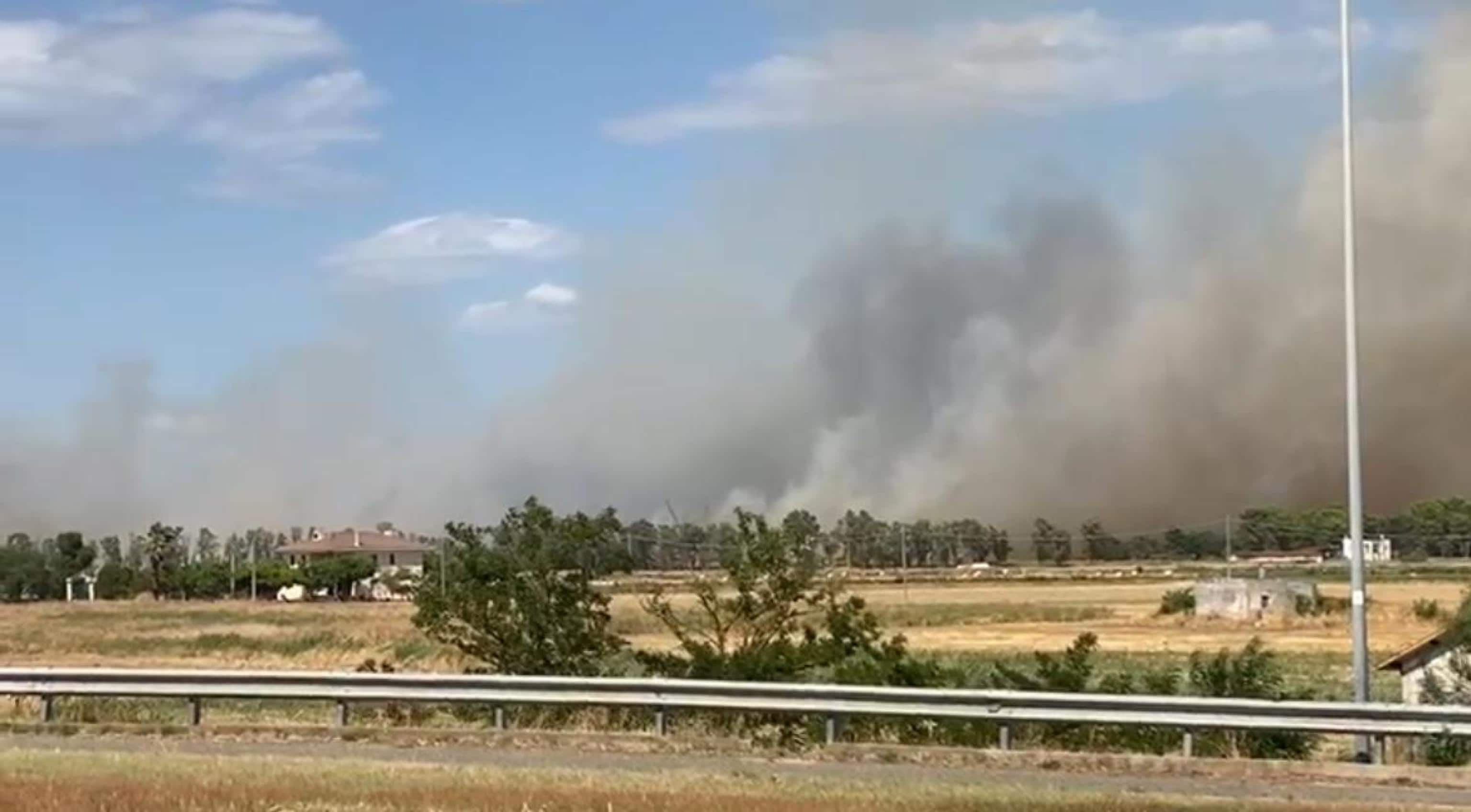 L'incendio scoppiato a Metaponto