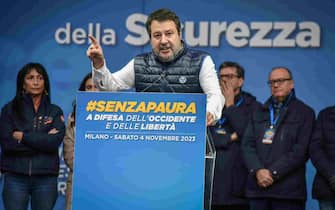 Il ministro Matteo Salvini alla manifestazione della Lega  Senza Paura  in piazza Cairoli davanti al Castello, Milano 4 Novembre 2023
ANSA/MATTEO CORNER 