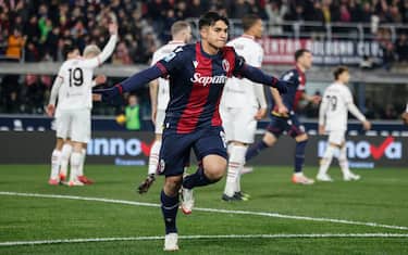Bologna's Santiago Castro jubilates  after scoring the goal  during the Italian Serie A soccer match Bologna FC vs AC Milan at Renato Dall'Ara stadium in Bologna, Italy, 27 February 2025. ANSA /ELISABETTA BARACCHI
