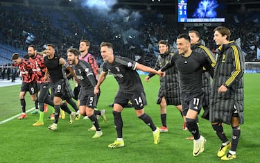 Juventus' players celebrate after the Italian Cup semifinal 2nd leg soccer match between SS Lazio and Juventus FC at the Olimpico stadium in Rome, Italy, 23 April 2024.  ANSA/ETTORE FERRARI



