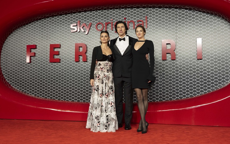 F1, 'Ferrari': a Londra la première del film con Penelope Cruz e Adam