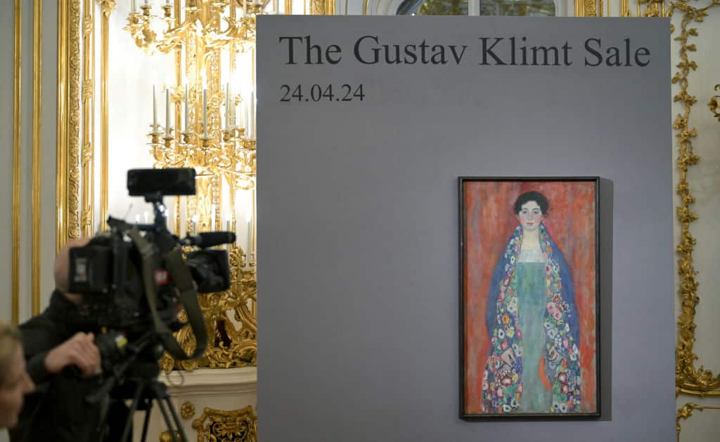 A cameraman takes footage of the painting 'Bildnis Fraeulein Lieser' (Portrait of Miss Lieser) by Austrian artist Gustav Klimt (1862 - 1918) during a press conference of the Kinsky Art Auction House in Vienna, Austria on January 25, 2024. A late painting by Austrian artist Gustav Klimt has resurfaced in a private collection and will be sold in April, Viennese auction house Kinsky said on January 25. 'Bildnis Fraeulein Lieser' (Portrait of Miss Lieser) was commissioned by a wealthy Jewish industrialist's family and painted by Klimt in 1917 shortly before he died. (Photo by ROLAND SCHLAGER / APA / AFP) / Austria OUT / RESTRICTED TO EDITORIAL USE - MANDATORY MENTION OF THE ARTIST UPON PUBLICATION - TO ILLUSTRATE THE EVENT AS SPECIFIED IN THE CAPTION (Photo by ROLAND SCHLAGER/APA/AFP via Getty Images)