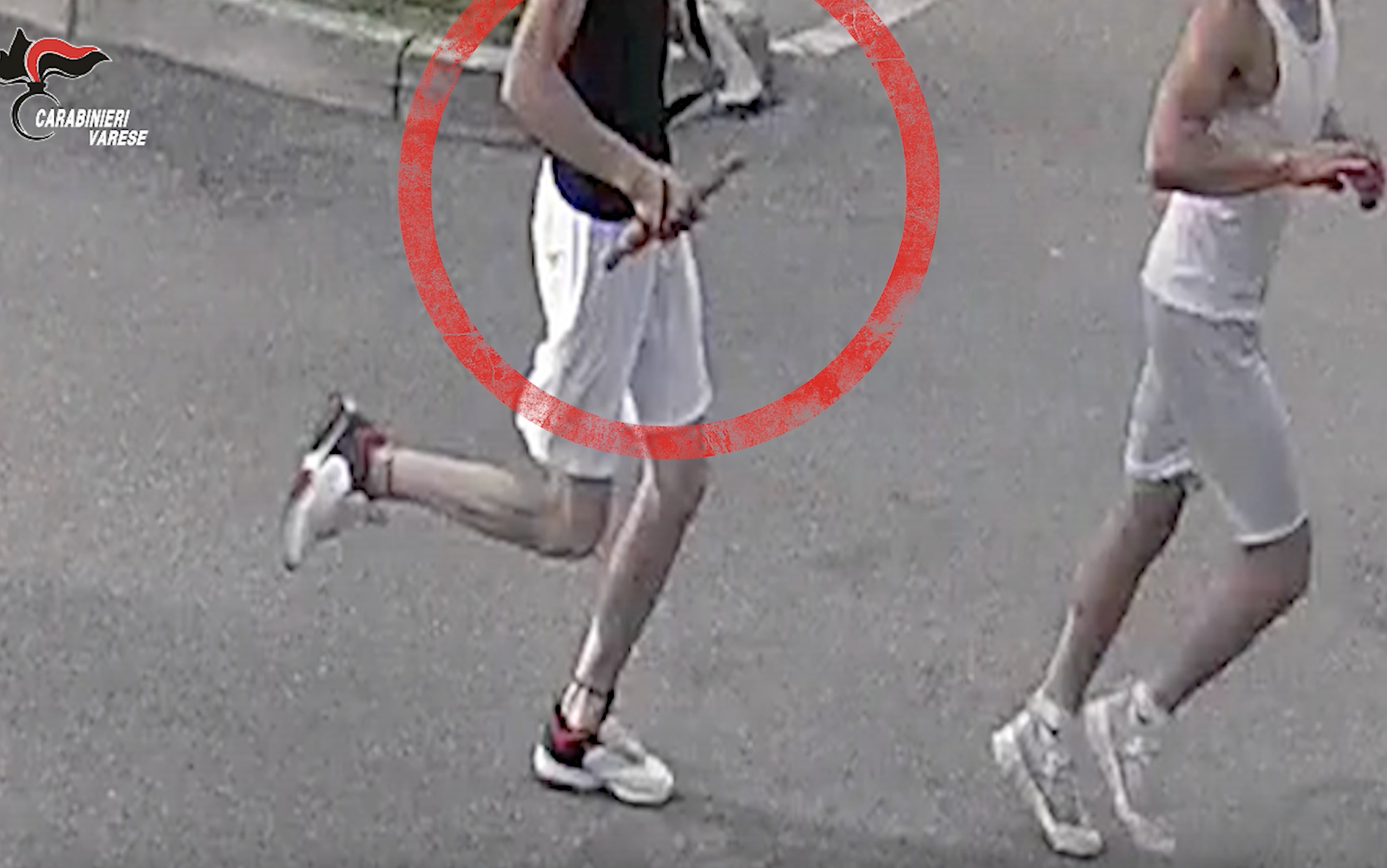 SOMMA LOMBARDO VARESE FRAME PESTAGGIO PADRE E FIGLIO DA PARTE DI 3 GIOVANI PER UN LITIGIO IL 13 MAGGIO SCORSO