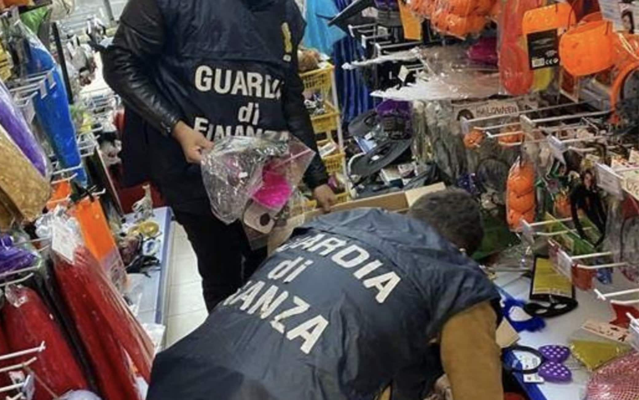 pintus monza Sequestro della Finanza di articoli di Halloween