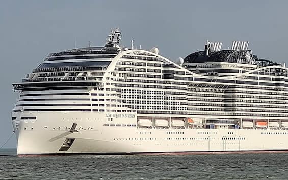 Nave Msc World Europa in avaria al largo di Ponza, oltre 8mila a bordo Nave Msc World Europa in avaria al largo di Ponza, oltre 8mila a bordo