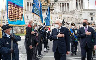 Mattarella all'Altare della Patria