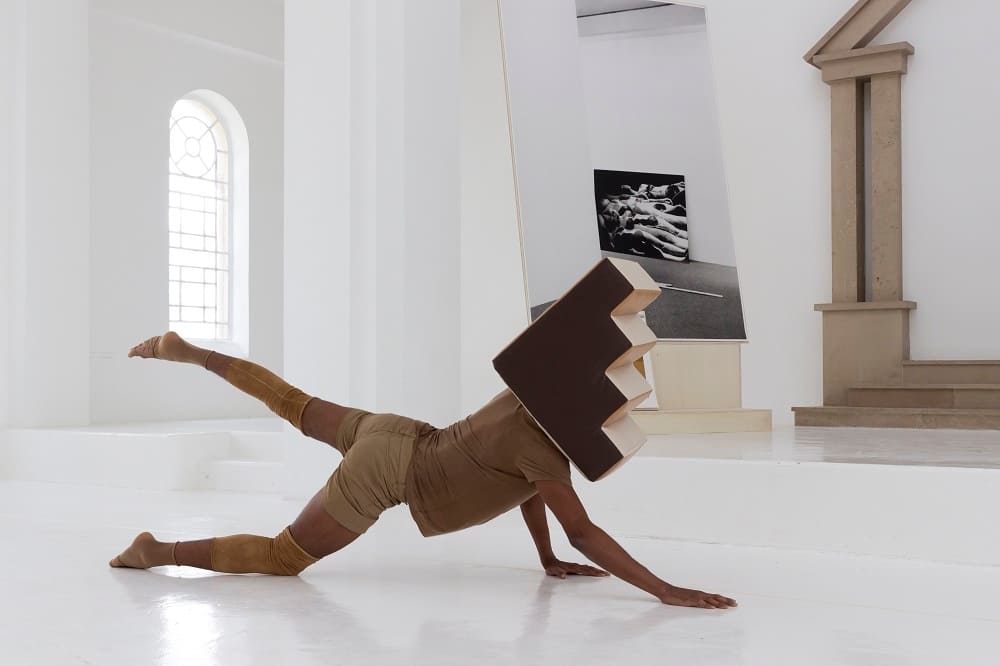 Jimmy-Robert-Descendances-du-nu-still-2016-filmed-performance-at-Centre-dart-comtemporain-la-synagogue-de-Delme-photo-O.H.-Dancy-courtesy-of-the-artist-and-Tanya-Leighton-Berlin-2.jpg