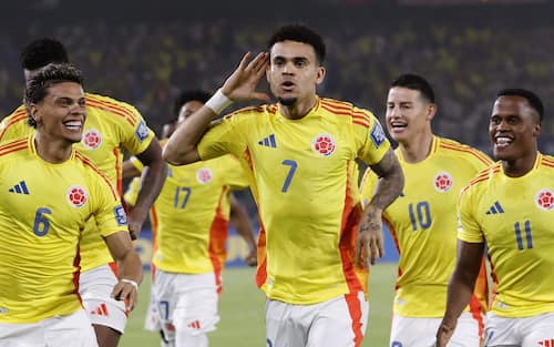 epa11988633 Luis Diaz (C) of Colombia celebrate a goal during a CONMEBOL FIFA World Cup 2026 qualifier soccer match between Colombia and Paraguay at the Roberto Melendez Metropolitan Stadium in Barranquilla, Colombia 25 March 2025.  EPA/Mauricio Duenas Castaneda
