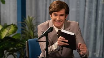 Andrew Garfield as "Jim Bakker" in the film THE EYES OF TAMMY FAYE. Photo Courtesy of Searchlight Pictures. © 2021 20th Century Studios All Rights Reserved