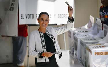 (240603) -- MEXICO CITY, June 3, 2024 Photo by Xinhua/ABACAPRESS.COM) -- Claudia Sheinbaum, presidential candidate for Morena Party, prepares to vote at a polling station in San Andres Totoltepec, in Mexico City, Mexico, on June 2, 2024. Mexico's electoral authority on Sunday kicked off the largest electoral process in the country's history, in which Mexicans will elect a new president. Photo by Xinhua/ABACAPRESS.COM/Li Muzi)