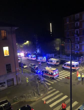 I soccorsi nella casa di risposo dei Coniugi dove all'1.20 della notte si è sviluppato un incendi. Il bilancio è di 6 morti, Milano 7 luglio 2023 ANSA/NPK