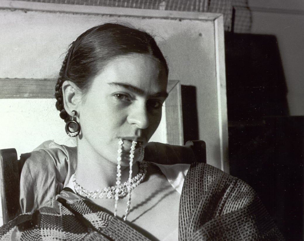 Lucienne Bloch, Frida Biting Her Necklace, New Workers School, NY 1933. © Lucienne Bloch