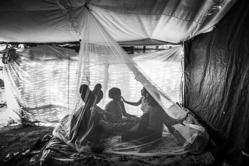 CINZIA CANNERI Women's Bodies As Battlefields Corpi di Donne Come Campi di Battaglia