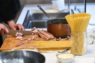 One of the chefs of the traditional team prepare the traditional famous Italian pasta dish "spaghetti alla carbonara", during a preview for the press on April 5, 2019, one day before the international event Carbonara Day (#CarbonaraDay) in Rome. - The preview consists of three teams of cooking students challenge each other with modified Carbonara dishes, a traditional one, a vegan one and an experimental one. (Photo by Andreas SOLARO / AFP)        (Photo credit should read ANDREAS SOLARO/AFP via Getty Images)