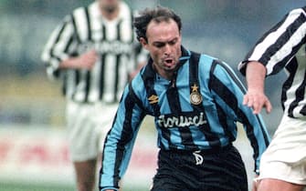 28 November 1993 - Italian Football, Serie A - Internazionale v Juventus - Savaltore 'Toto' Schillaci of Inter and Jurgen Kohler of Juventus -    (Photo by David Davies/Offside via Getty Images)