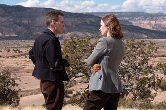 L to R: Cillian Murphy is J. Robert Oppenheimer and Emily Blunt is Kitty Oppenheimer in OPPENHEIMER, written, produced, and directed by Christopher Nolan.