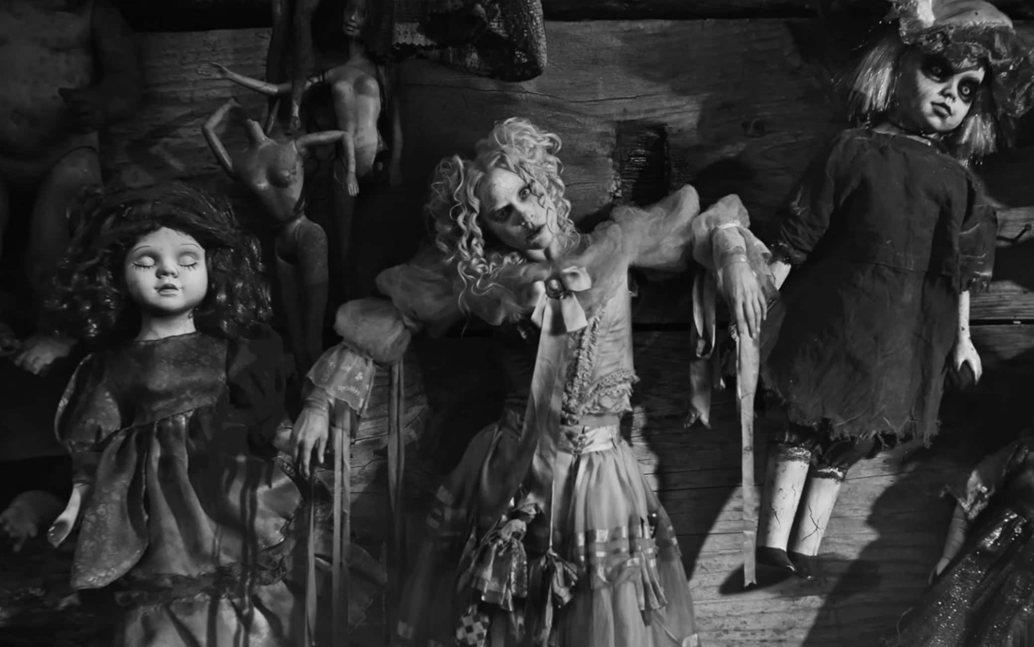 Lady Gaga, svelata la macabra fonte d'ispirazione per il videoclip di The  Dead Dance di Tim Burton I Sky TG24