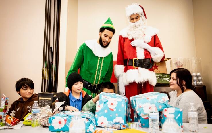 Wembanyama Christmas 4