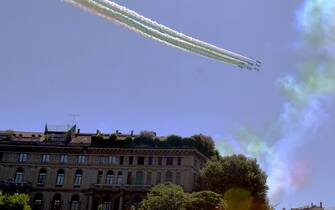 Frecce Tricolore in Piazza Castello / Cairoli, primo evento per celebrare la festa della Repubblica del 2 Giugno e per rendere omaggio alle zone piu' colpite dal Coronavirus
