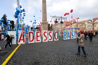 Un momento della manifestazione nell'ambito dello sciopero nazionale dei sindacati, CGIL e UIL a piazza del Popolo, Roma, 17 novembre 2023
ANSA/MASSIMO PERCOSSI