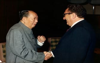 (Original Caption) Chairman Mao Tse-tung met on October 21 evening with Dr. Henry A. Kissinger, U.S. Secretary of State and Assistant to the President for National Security Affairs.