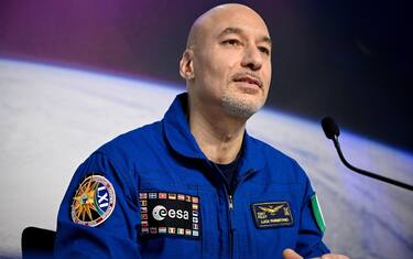 epa08202515 Italian ESA astronaut Luca Parmitano speaks to the media during a press conference at the European Space Agency (ESA) / European Astronaut Centre (EAC) in Cologne, Germany, 08 February 2020. Parmitano, along with NASA US astronaut Christina Koch and Russian cosmonaut Alexander Skvortsov of Roscosmos, returned from the International Space Station (ISS) mission on 06 February 2020.  EPA/SASCHA STEINBACH